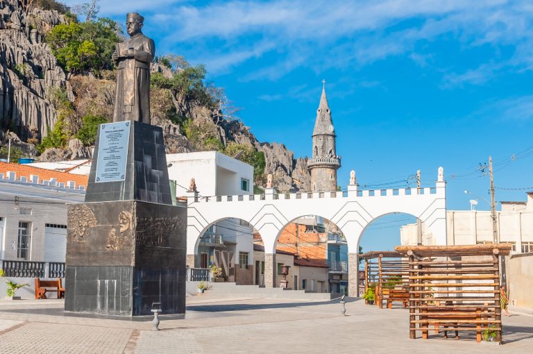 Praça Monsenhor Turíbio Vila Nova 1 Praça Monsenhor Turíbio Vila Nova em Bom Jesus da Lapa